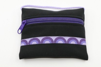 Bild von Softshell-Täschli Wellen violett auf schwarz